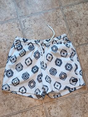 RSQ Men's Geo-Print Athletic Shorts - White & Black